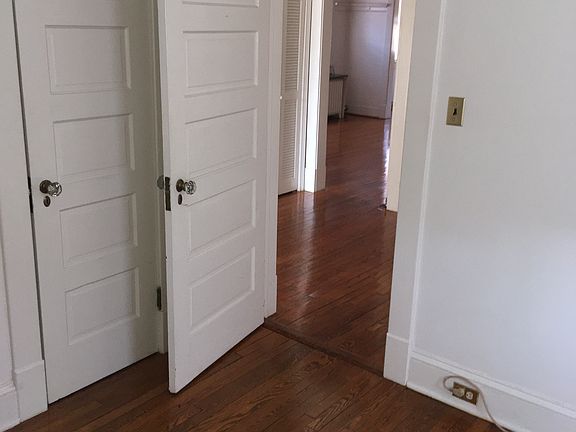 2nd image of 937 Harrington Ave APT A