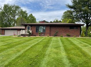 32 Meadowbrook Dr, New Castle, PA