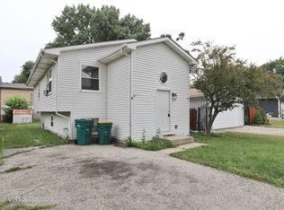 1532 Cherokee Dr, Round Lake Beach, IL 60073
