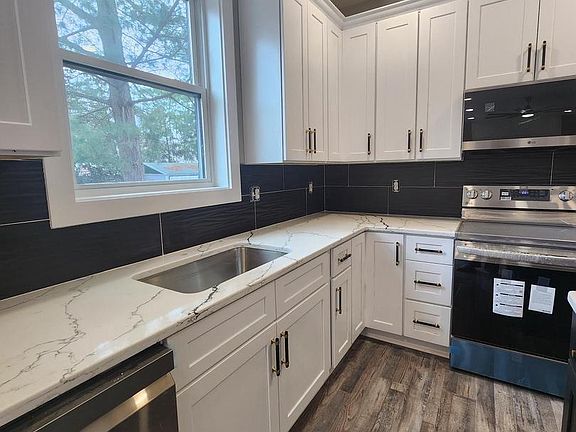 2nd image of 584 Park Rd