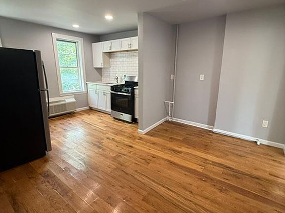 2nd image of 162 1st St Floor 2
