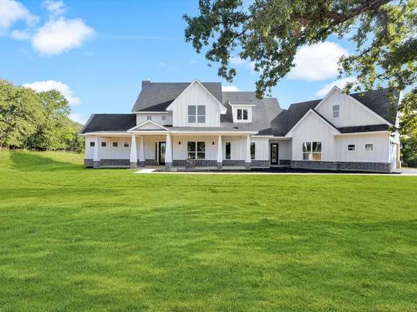 247 Silver Lakes Dr, Sunset, TX 76270