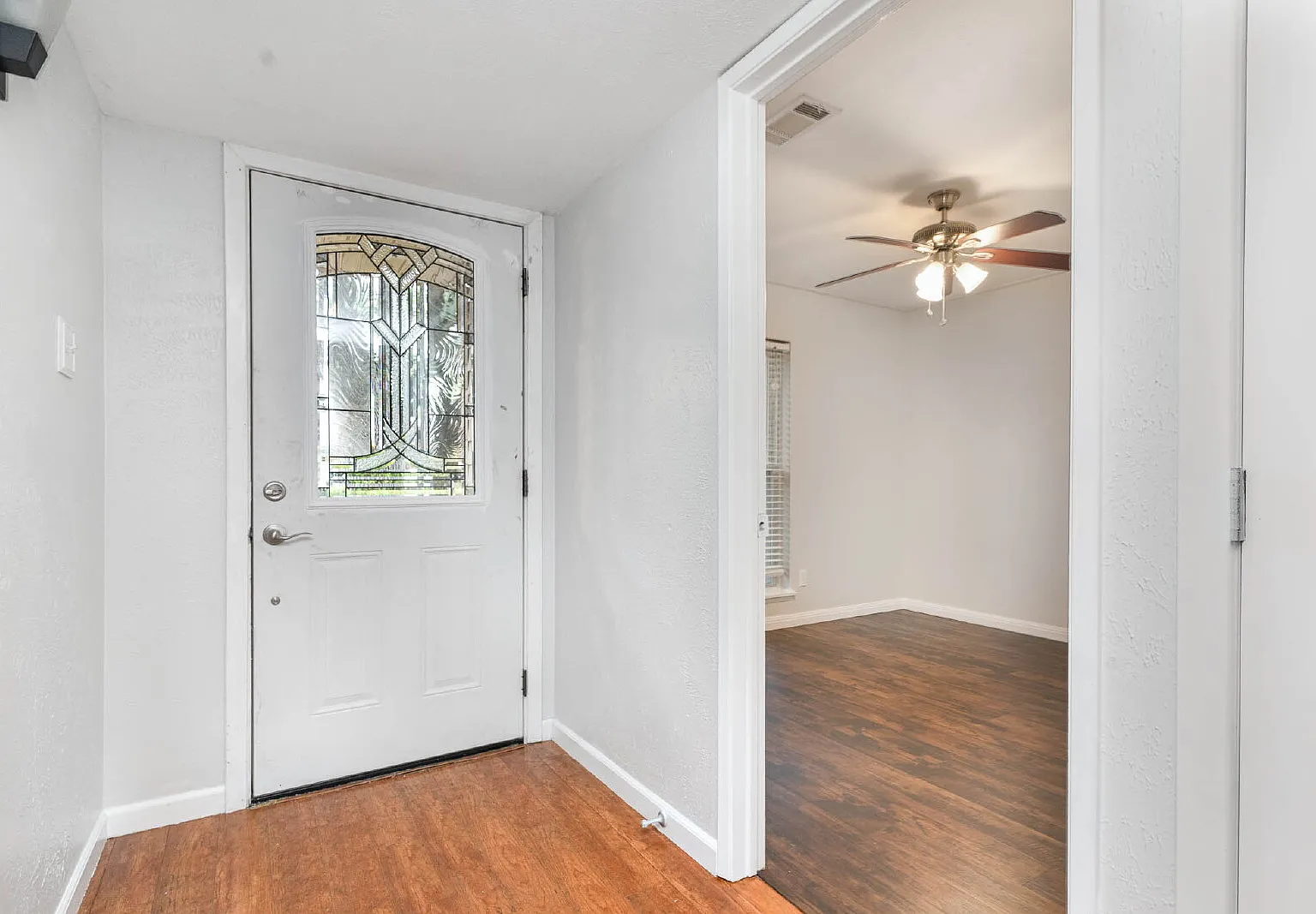 3 bed, 2.0 bath, 1652 sqft, $2,325 — Photo 1