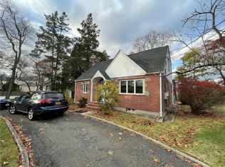 77 Pineaire Ave, Farmingville, NY 11738