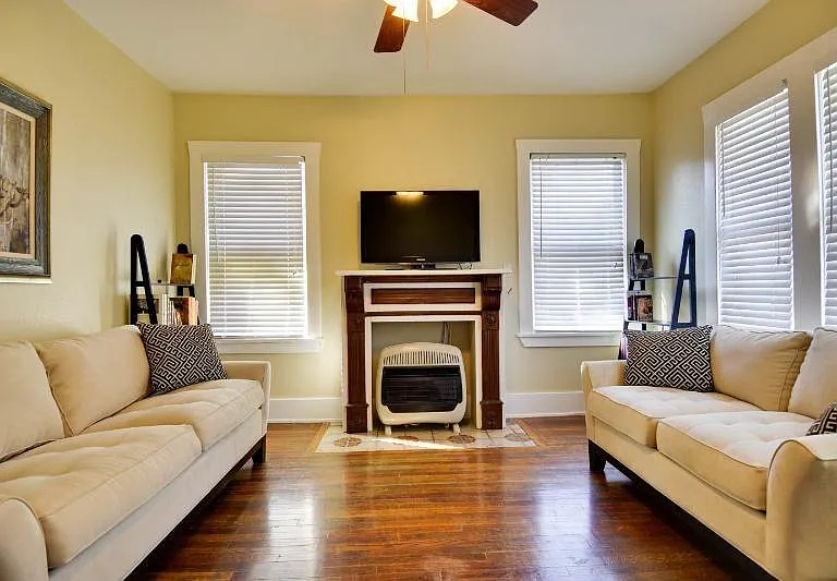 E Ashby Pl — Photo 2
