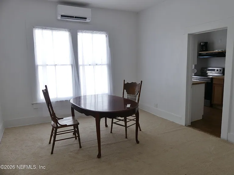 209 S 4th St #3 — Photo 2