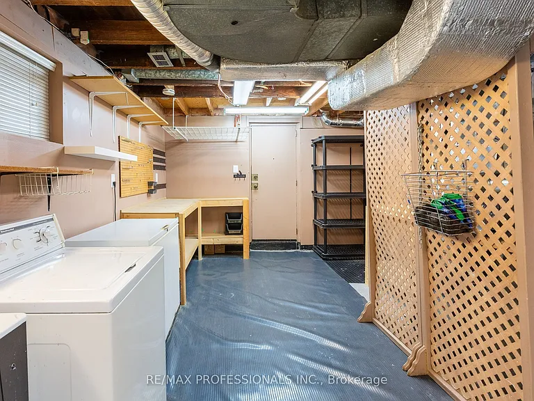 4 Runnymede Rd — Photo 35