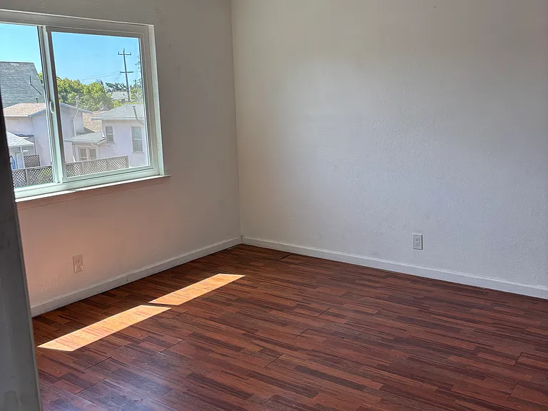 3020 35th Ave #15 — Photo 8