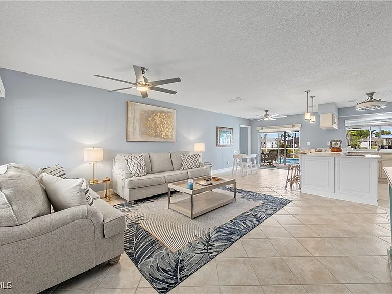 5240 SW 2nd Pl — Photo 4
