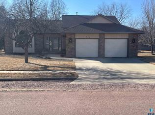 715 S Albert St, Freeman, SD 57029