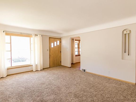 3rd image of 6304 Sunderland Dr