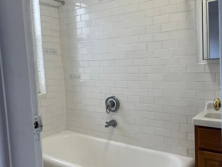 3230 Steuben Ave #C1 — Photo 7