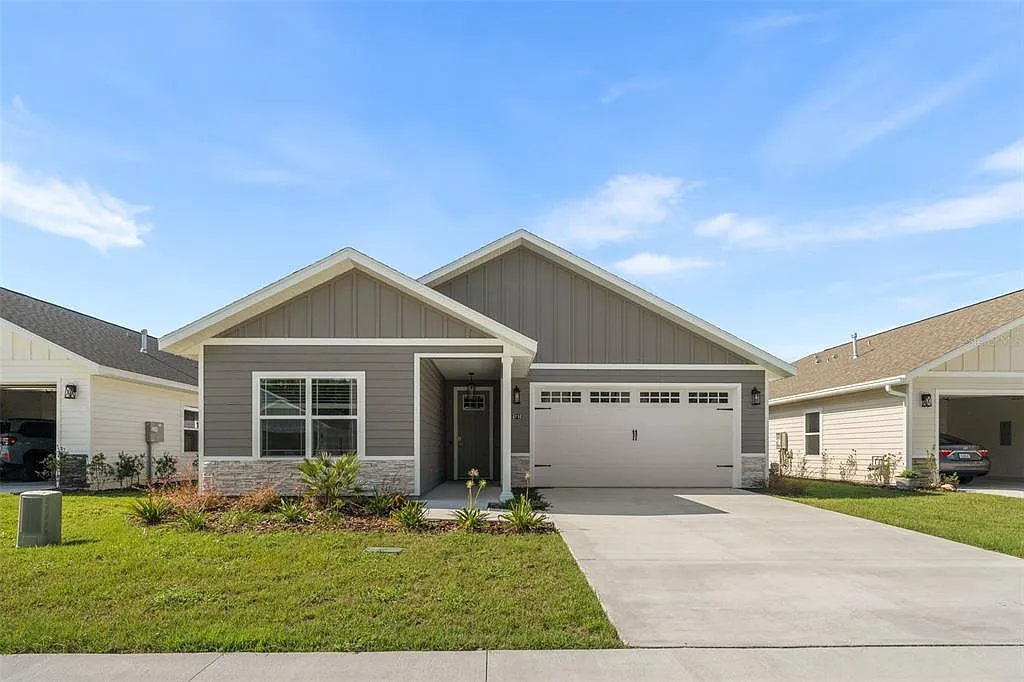 3 bed, 2.0 bath, 1705 sqft, $3,195 — Photo 1