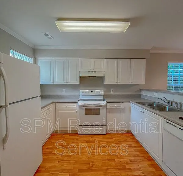 501 Shortfin Dr — Photo 4