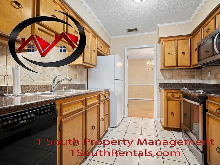 2205 Woodhillcrest Dr — Photo 4