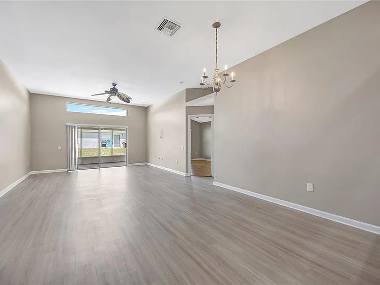 30435 Annadale Dr — Photo 11