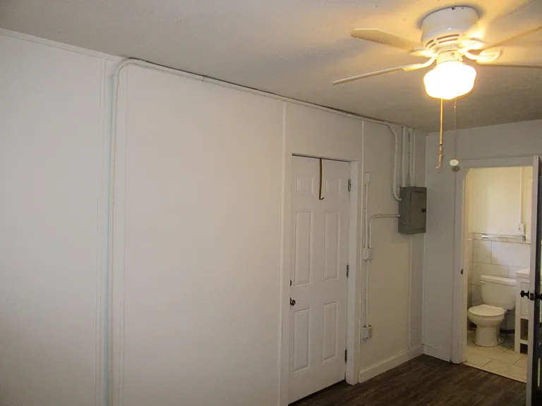 1511 Molitor Ave #6 — Photo 9