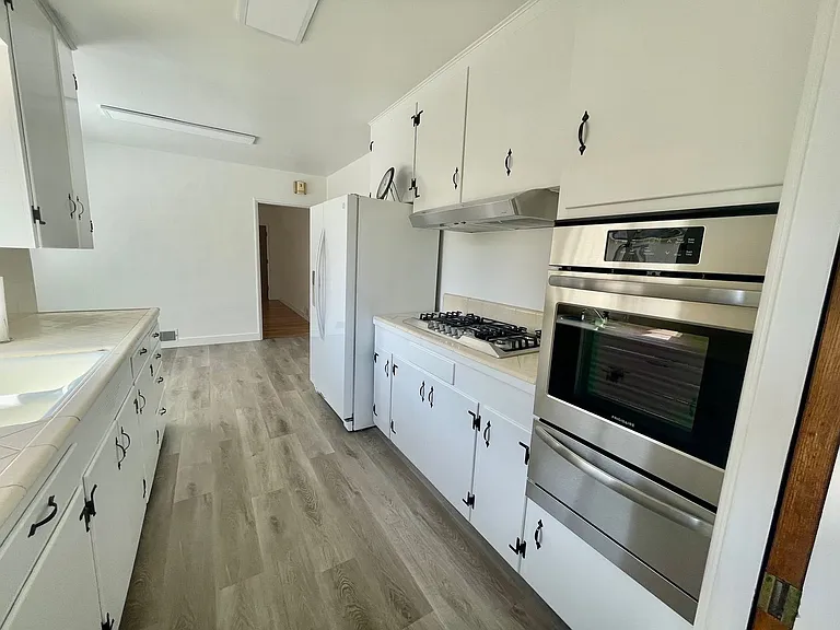 1106 Chino St — Photo 4