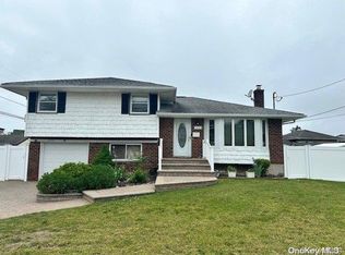 1054 Hicksville Rd, Seaford, NY 11783
