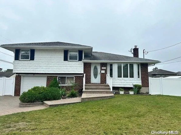 1054 Hicksville Road, Seaford, NY 11783