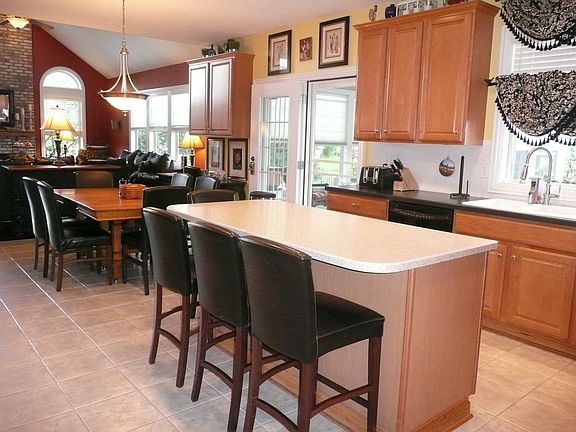 3rd image of 5245 Meadow Bend Dr