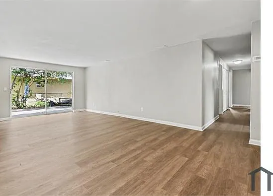 3007 E Knollwood St — Photo 9
