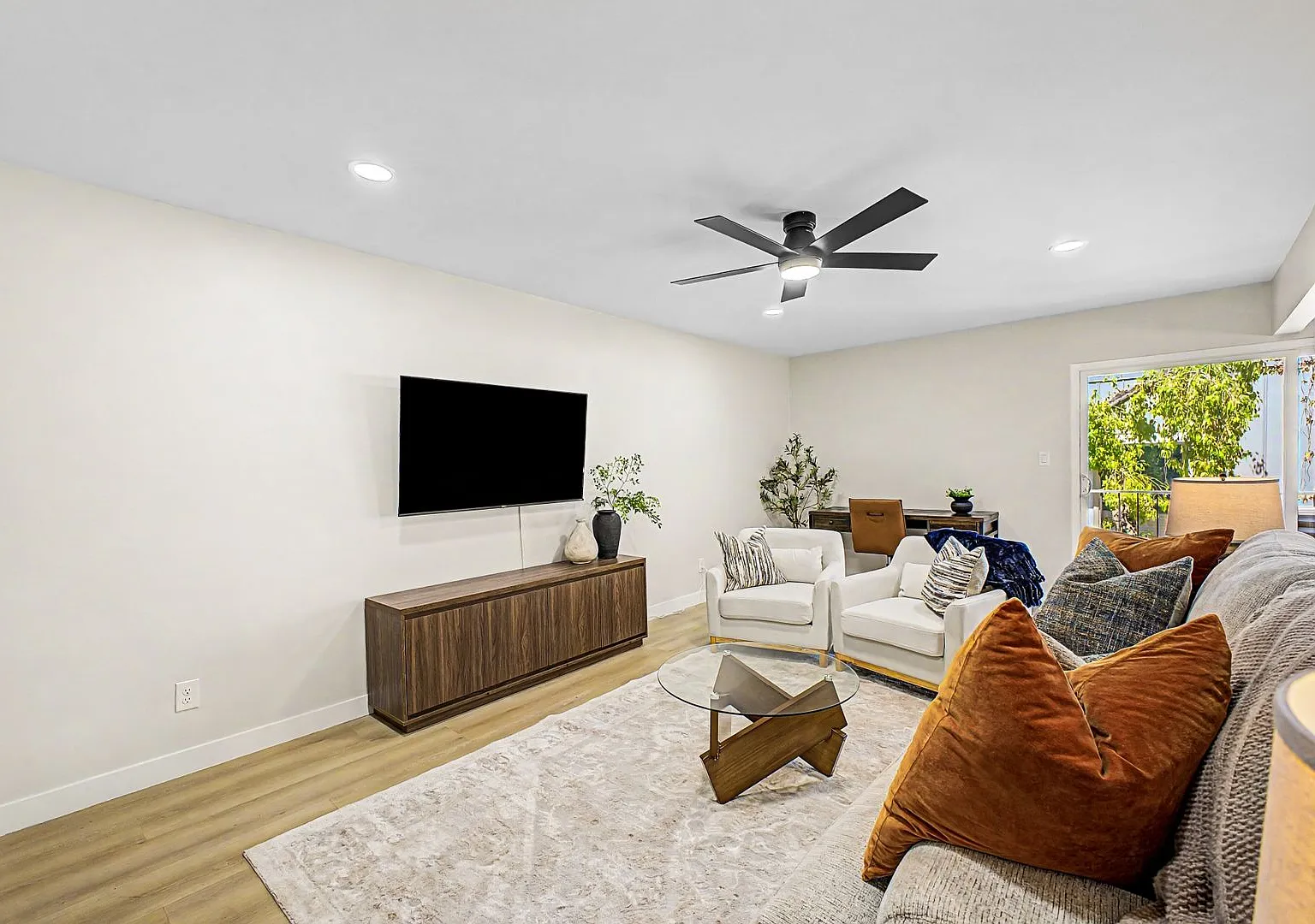 Fully Remodeled Phoenix Condo — Photo 4