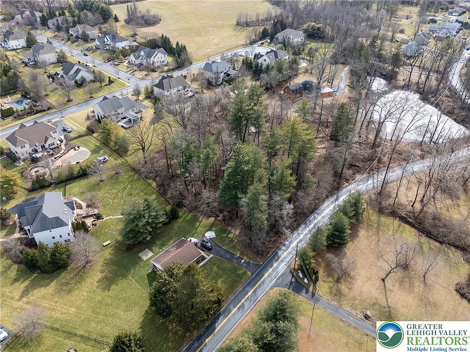 2nd image of 5083 Camp Meeting Rd