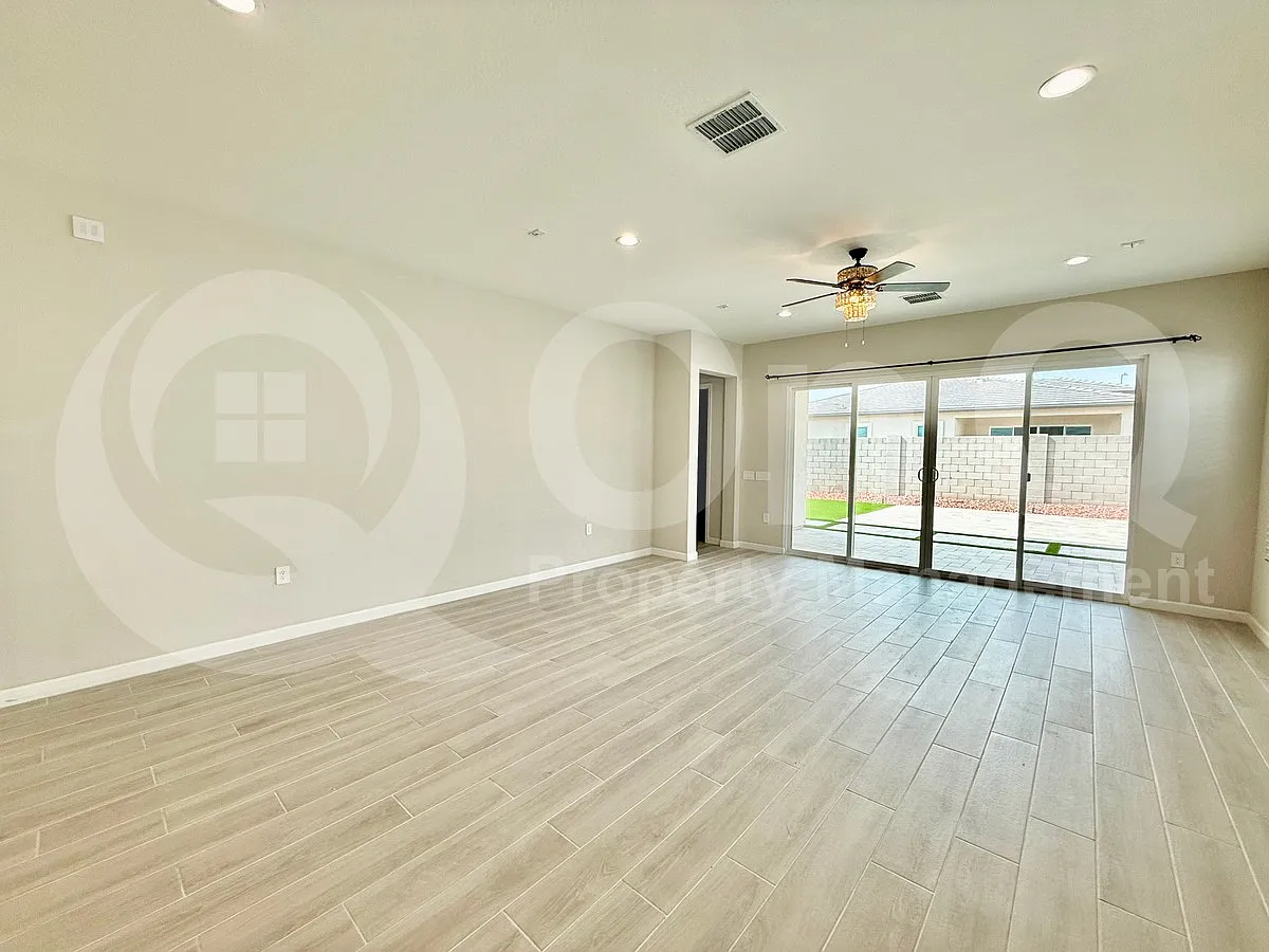 4 bed, 3.0 bath, 2242 sqft, $3,000 — Photo 3