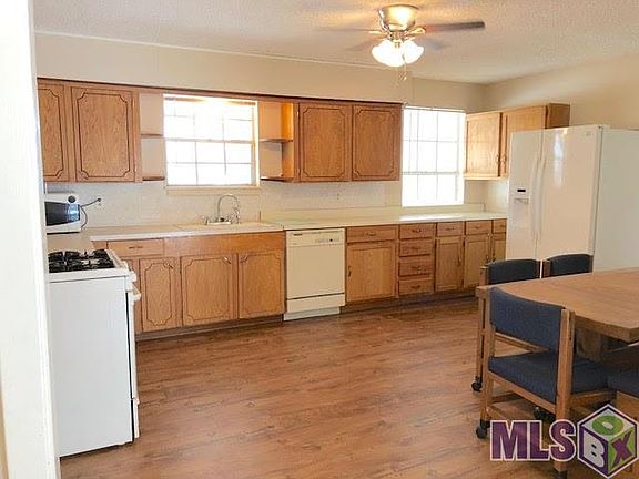 3rd image of 29774 Tulip St