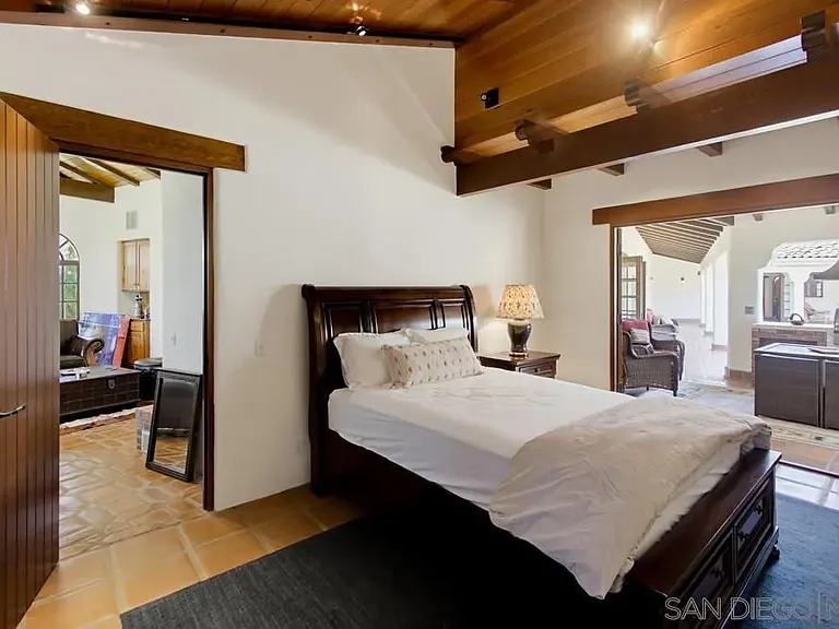 5443 Calzada Del Bosque — Photo 50