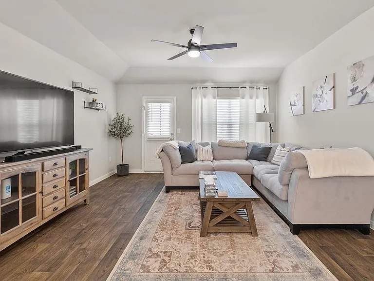 14013 Heywood Dr — Photo 18