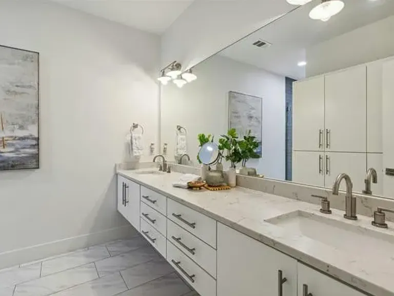 4413 Roseland Ave — Photo 15