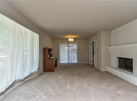 3rd image of 1509 Cochise Dr
