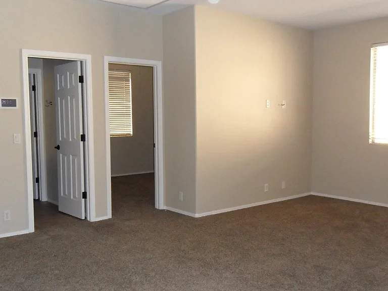 9008 W Quail Ave — Photo 13