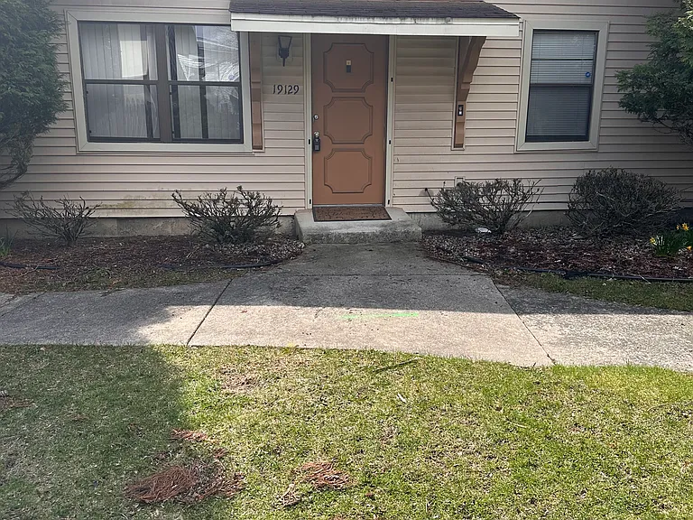19129 Pine Dr — Photo 1