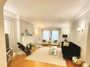 260 E Chestnut St #222, Chicago, IL 60611