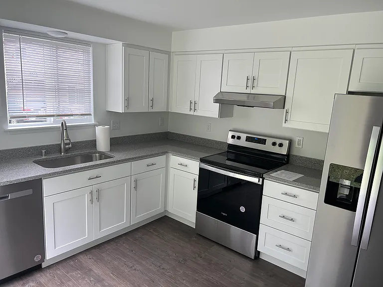 2817 101st Ave NE #B — Photo 2