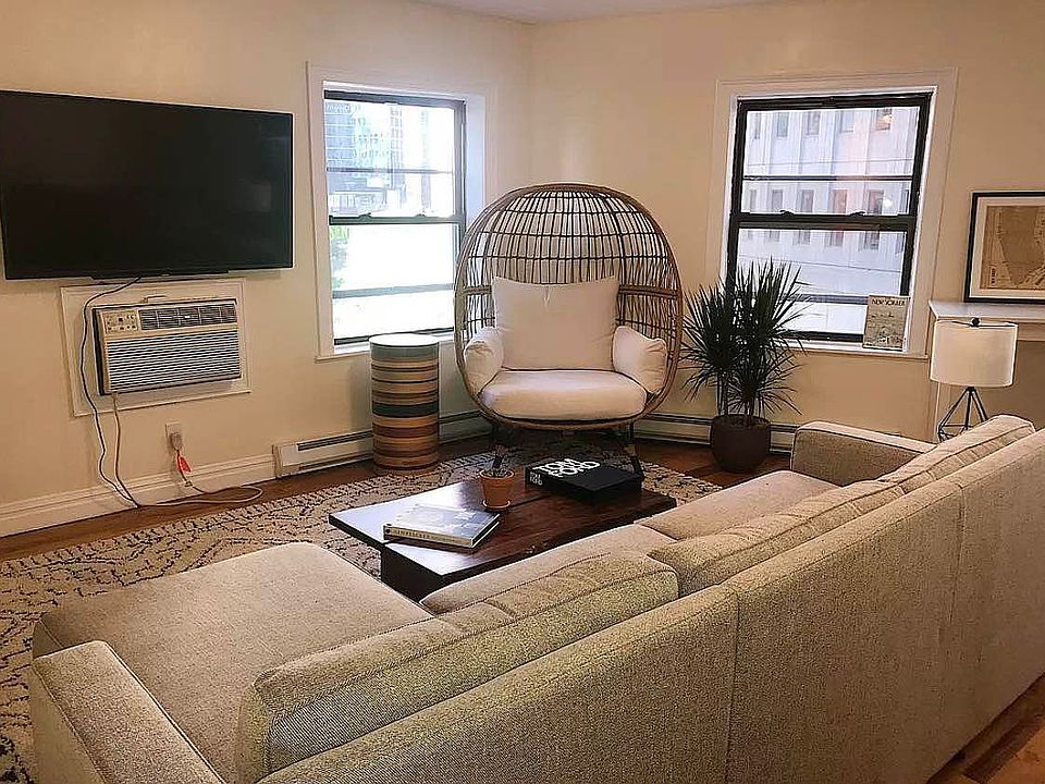 1st image of 74 Pearl St #4
