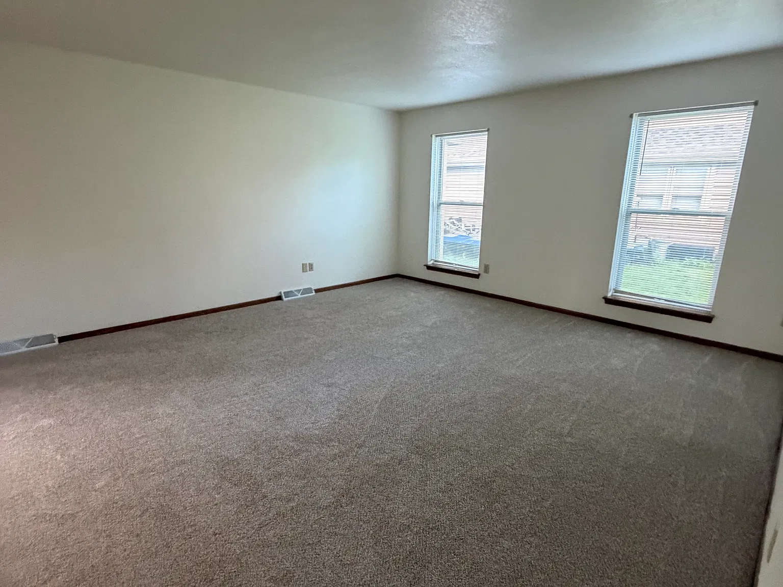 3 bed, 1.5 bath, 1420 sqft, $1,995 — Photo 3