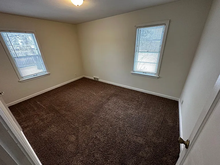 5005 Glenwood St — Photo 8