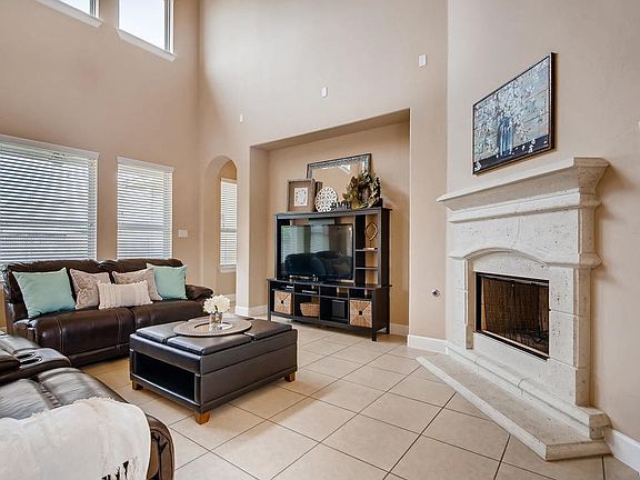 3rd image of 2700 Margarita Ct