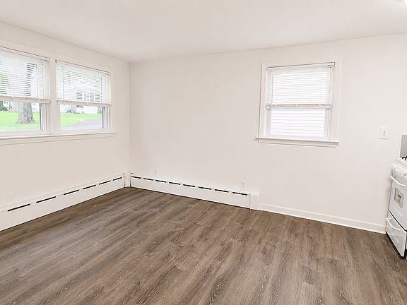 2nd image of 2079 Albany Post Rd #3A
