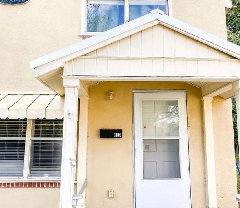 1st image of 820 NE 9th Ave