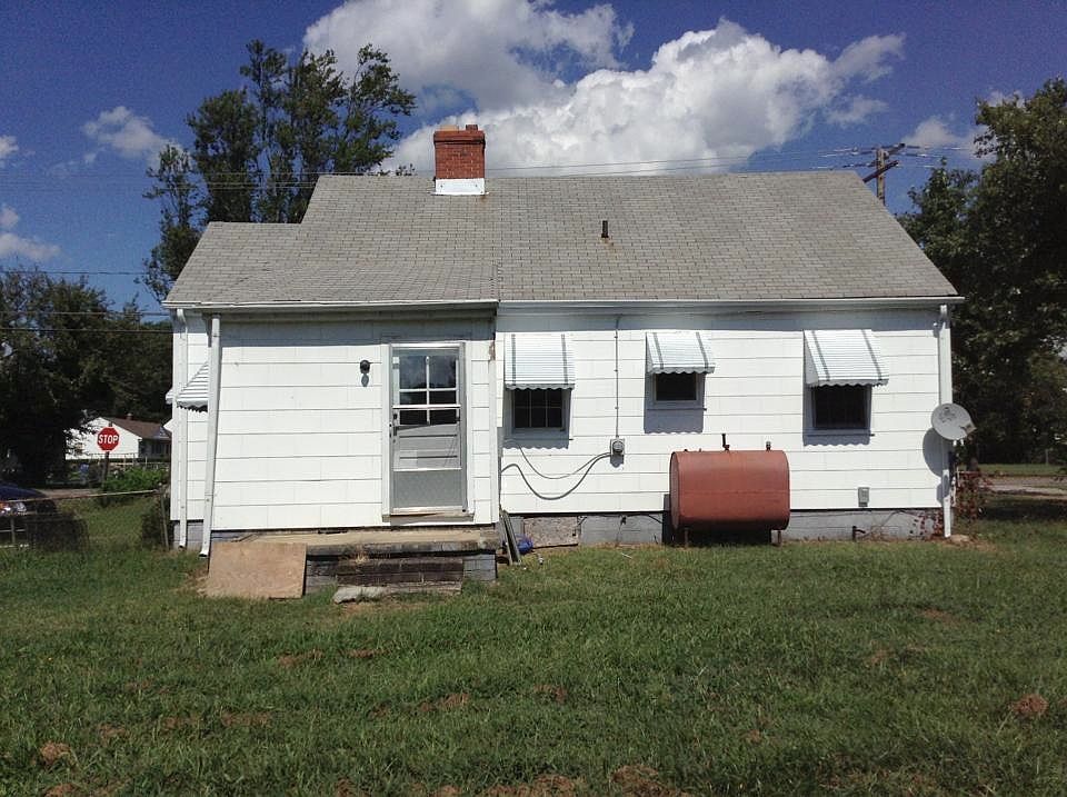 2nd image of 2501 Byron St