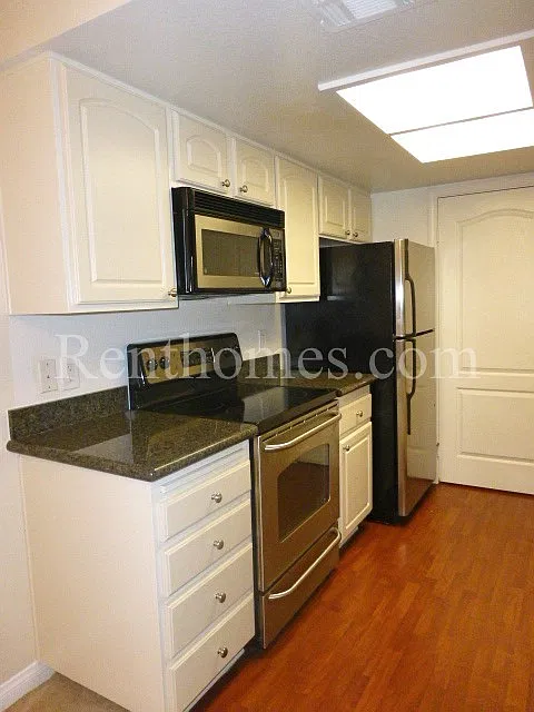 Rancho Bernardo, 12043 Alta Carmel Ct #122, Granite Counters, AC, Fireplace, Community Pool, Spa,... — Photo 3