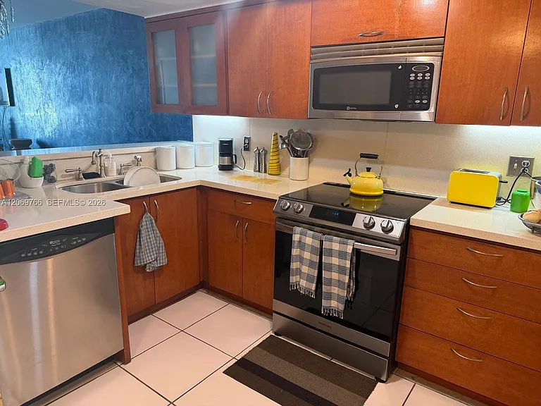 5880 Collins Ave #406 — Photo 7