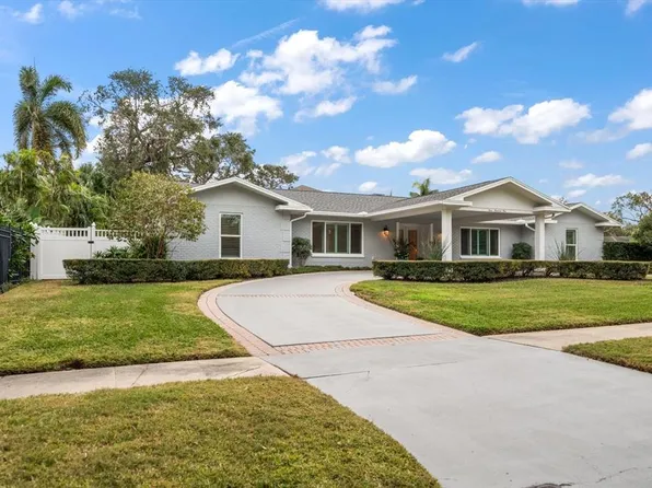 301 Osceola Rd, Belleair, FL 33756