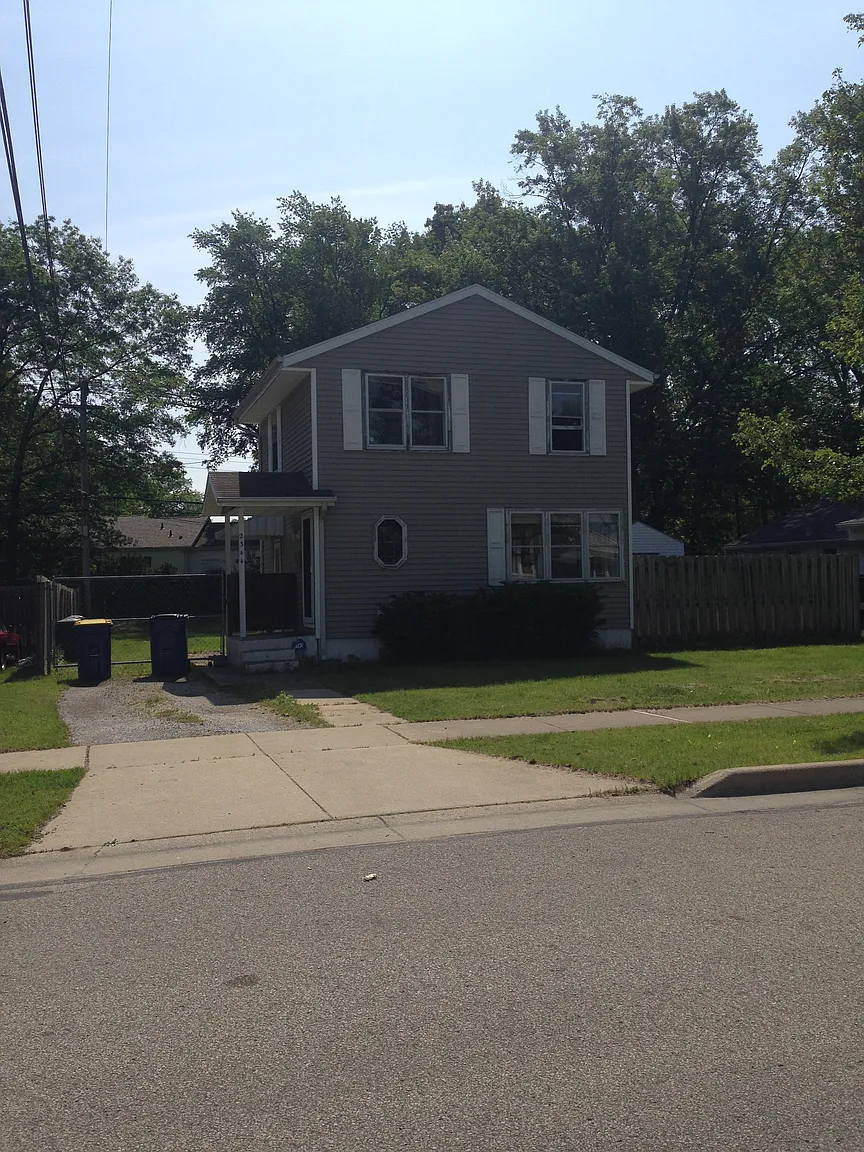 2344 Normandy Dr photo 1