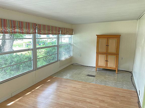 5th image of 4105 Southgate Dr